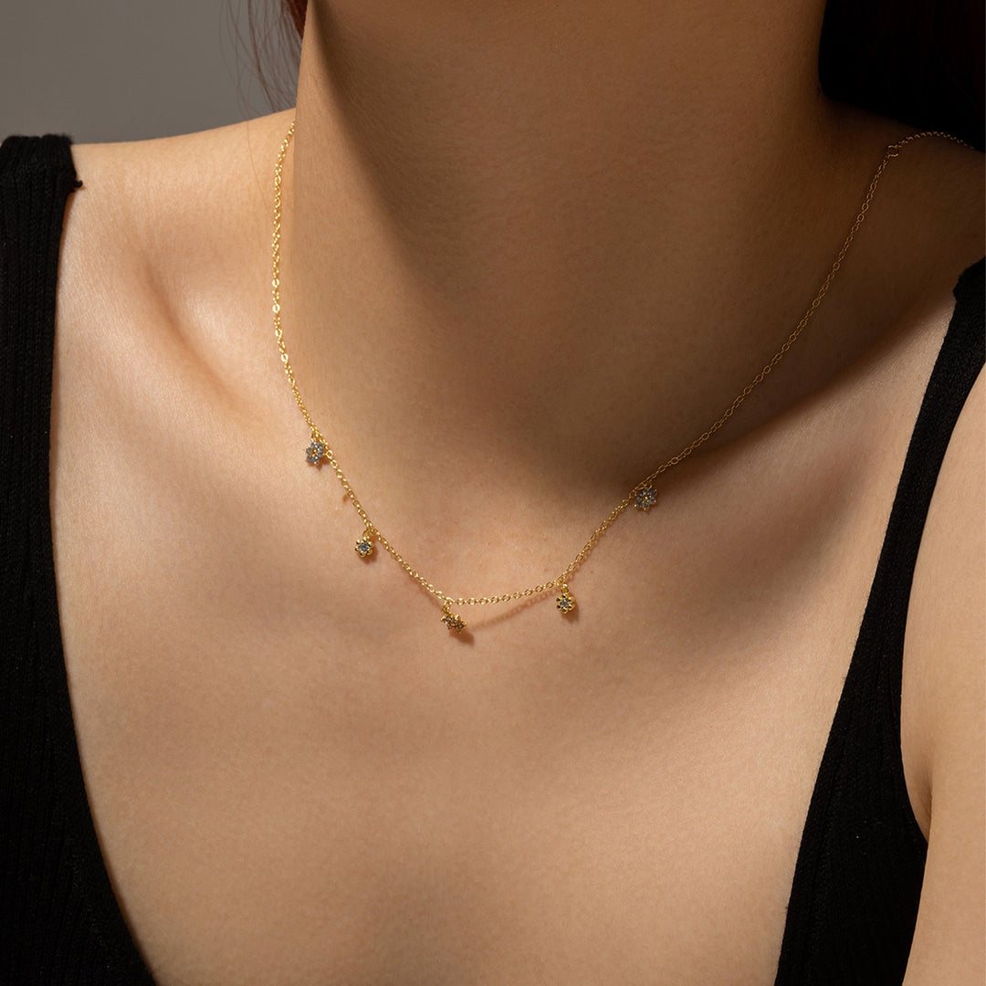 Tiny Bloom Necklace