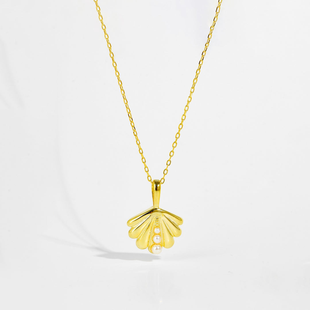 Pearl Shell Pendant Necklace